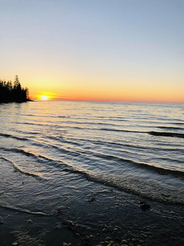 Private and secluded lakefront 15 minutes from Mackinaw City - Carp Lake