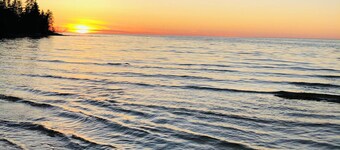 Private and secluded lakefront 15 minutes from Mackinaw City - Carp Lake