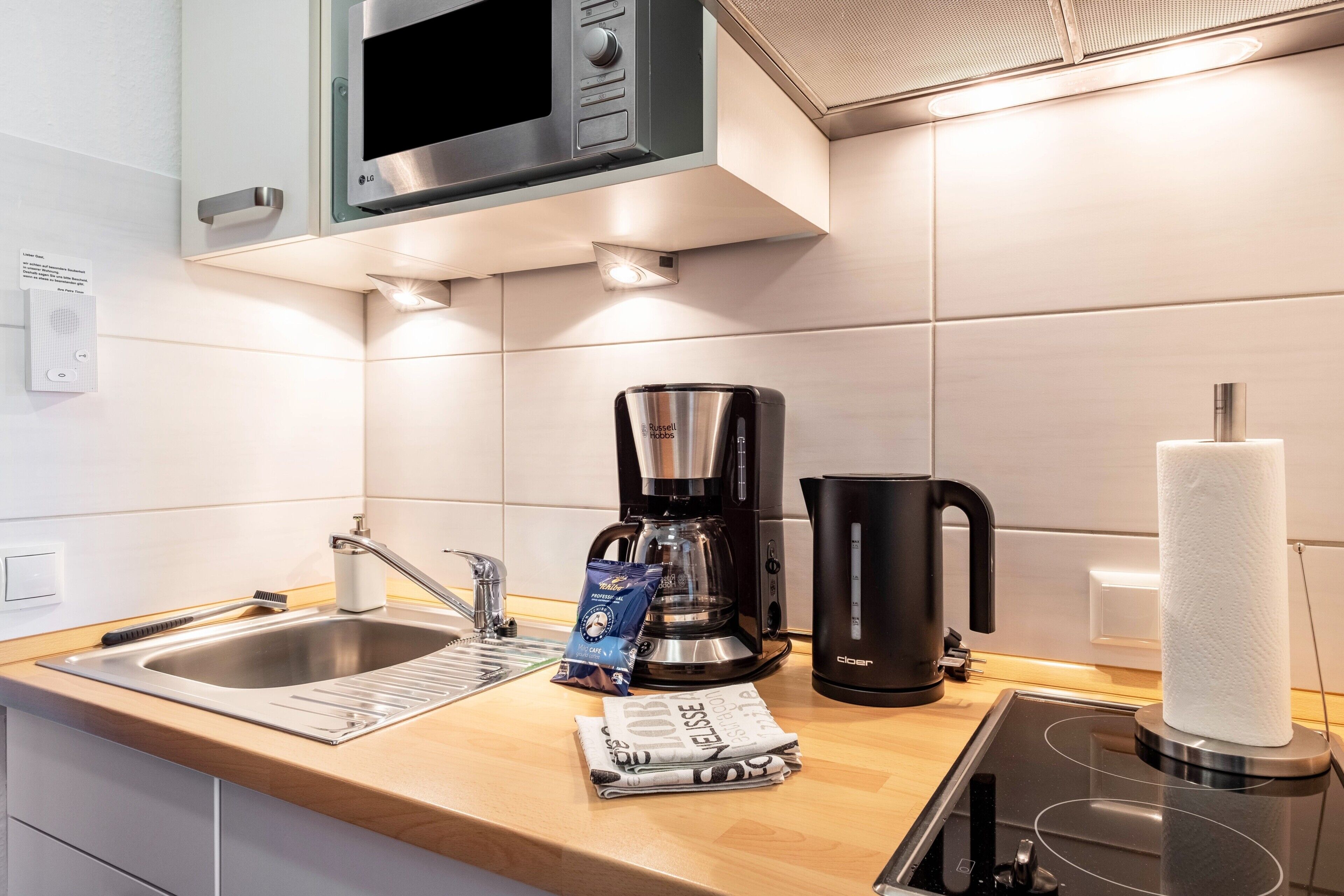 Fridge, stovetop, coffee/tea maker, electric kettle