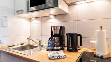 Fridge, stovetop, coffee/tea maker, electric kettle