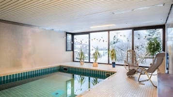 Una piscina techada, una piscina climatizada