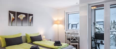 Iron/ironing board, free WiFi, bed sheets