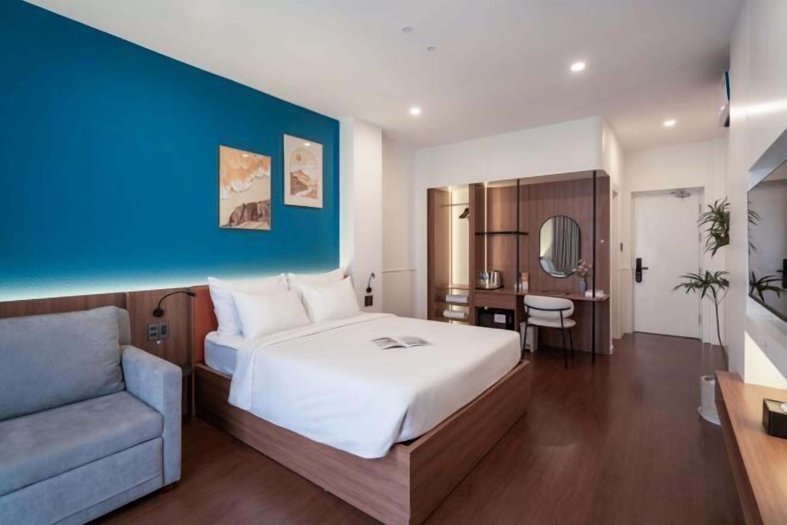 In-room safe, desk, laptop workspace, blackout drapes