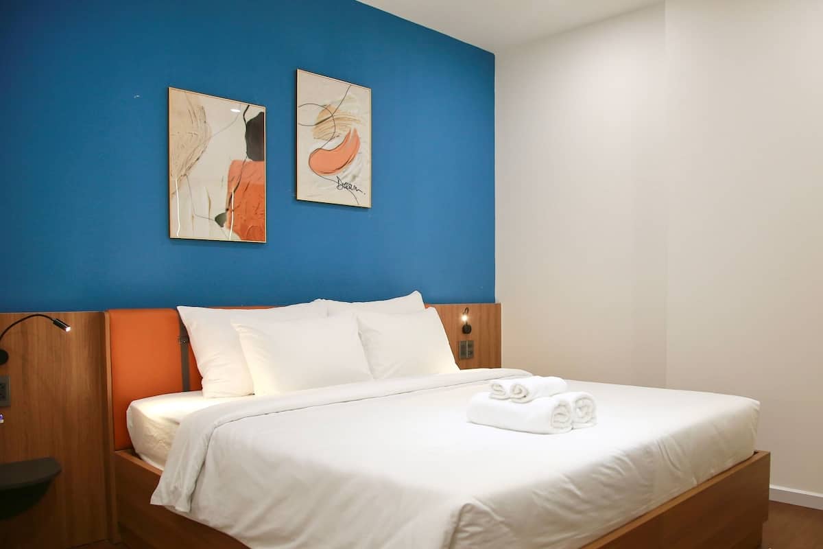 Basic Studio, Ground Floor | In-room safe, desk, laptop workspace, blackout curtains
