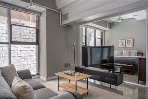 Télévision, chaîne hi-fi