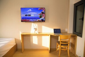 7 Schlafzimmer, Bügeleisen/Bügelbrett, WLAN