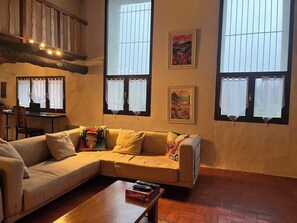 TV, fireplace, stereo