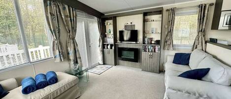 TV, fireplace, stereo