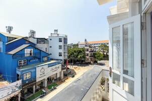 Fjölskylduherbergi með tvíbreiðu rúmi - svalir - borgarsýn | Skrifborð, myrkratjöld/-gardínur, hljóðeinangrun