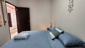 3 bedrooms, free WiFi, bed sheets, wheelchair access