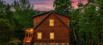 Amazing Family Getaway! Pool/ HotTub/ FirePit/ Close to Downtown Pigeon Forge!