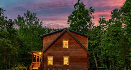 Amazing Family Getaway! Pool/ HotTub/ FirePit/ Close to Downtown Pigeon Forge!