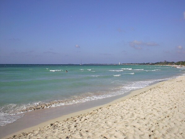 Plage à proximité, chaises longues