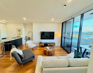 Smart TV, music library, video library, stereo