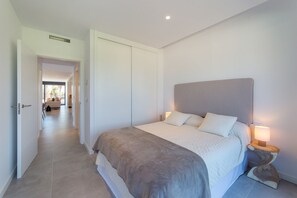 2 bedrooms, iron/ironing board, travel cot, WiFi