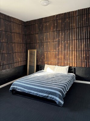 1 slaapkamer, een strijkplank/strijkijzer, wifi, beddengoed