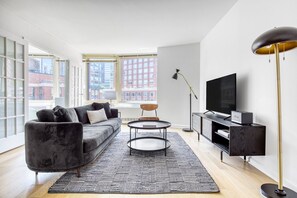 Télévision, chaîne hi-fi