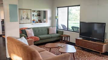 TV, fireplace, DVD player, offices