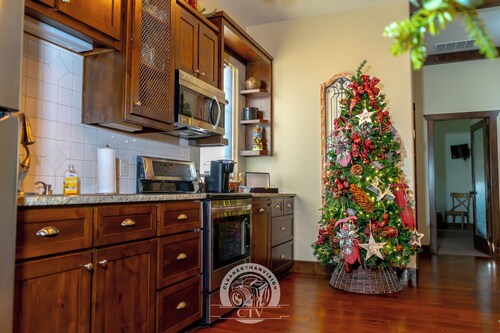 Charming German-inspired 1BR for up to 4 with full kitchen, private balcony, workspace, Wi-Fi, and breakfast vouchers. Perfect for couples, families, or business stays in cozy Muenster.