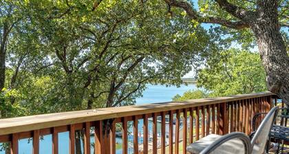 Lakefront | Dock | Fire pit | Sleeps 8