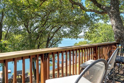 Lakefront | Dock | Fire pit | Sleeps 8
