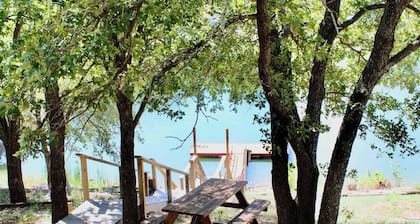 Lakefront | Dock | Fire pit | Sleeps 8