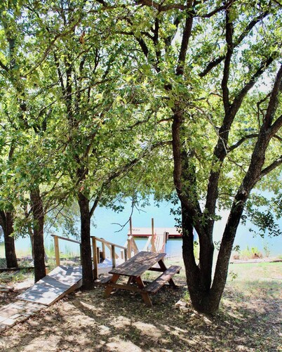 Lakefront | Dock | Fire pit | Sleeps 8
