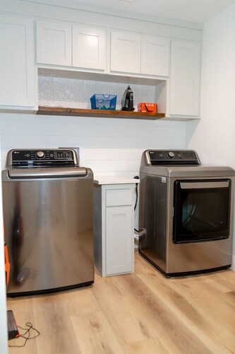 3BR Saint Jo Getaway | BBQ, Fire Pit + Comfort