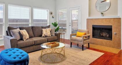 3/2 McKinney |2 Living areas| Office |Pet Friendly