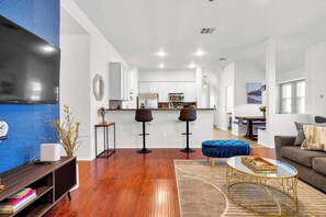 TV, peis og kontorer