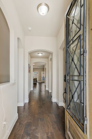 Interior - Stylish 3BR Near Lake & Downtown w/ Patio & WiFi (Fort Worth)