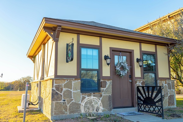 Charming neighborhood setting near downtown Muenster.