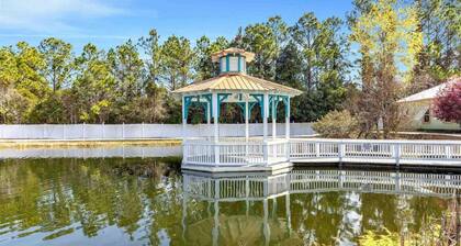 Charming 3 BR, 2 BA cottage with pool, perfectly nestled in Orange Beach.