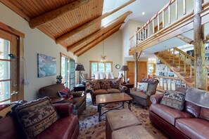 Televisión y chimenea