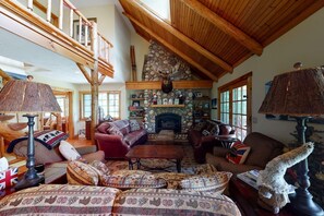 Televisión y chimenea