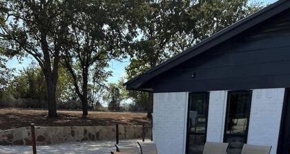 Saint Jo | Pool| Hot Tub | Fire Pit | 3BR 2BA