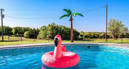 Saint Jo | Pool| Hot Tub | Fire Pit | 3BR 2BA