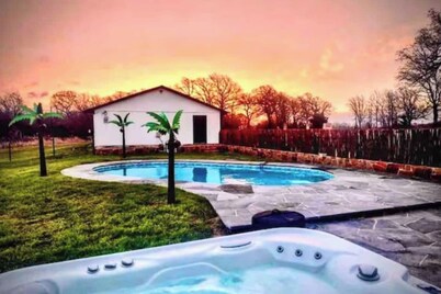 3BR Saint Jo Texas Wine Retreat