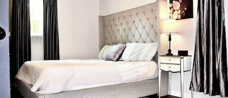 1 habitación, tabla de planchar con plancha, wifi gratis y ropa de cama