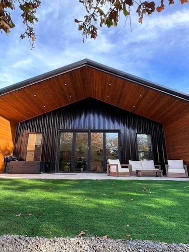 Stylish Nocona Barndo | Wineries + Fire Pit