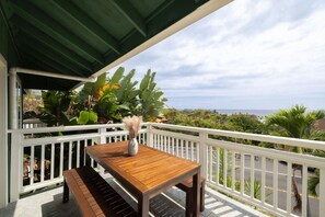 Outdoor dining - Kona Sunset View Getaway (Kailua-Kona)