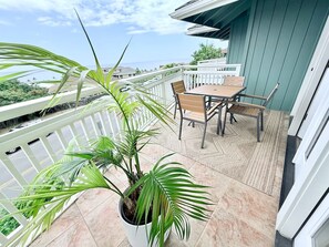 Outdoor dining - Kona Sunset View Getaway (Kailua-Kona)