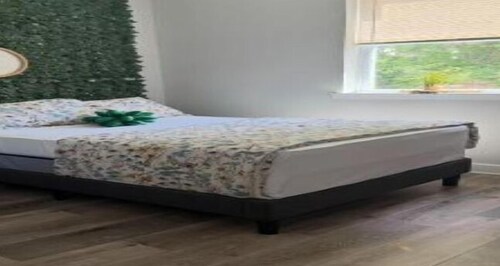 Spacious 4-bedroom house in charming Philadelphia with AC, WiFi