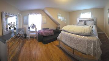 3 bedrooms, desk, iron/ironing board, free WiFi