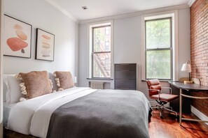 1 slaapkamer, een strijkplank/strijkijzer, wifi, beddengoed