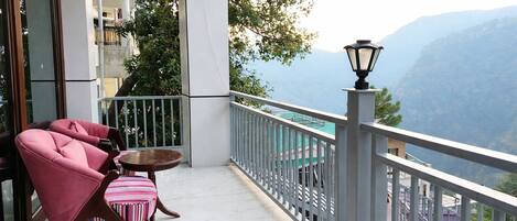 디럭스 더블룸, 언덕 전망 | 테라스/파티오