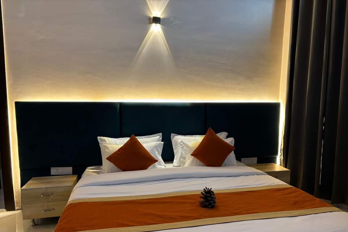 Deluxe Double Room, Hill View | In-room safe, desk, soundproofing, bed sheets