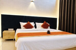 Deluxe Double Room, Non Smoking, City View | Hypo-allergenic bedding, in-room safe, desk, soundproofing - Hotel Pranav resort Nainital (Nainital)