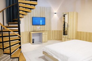Deluxe Quadruple Room, Non Smoking, City View | Hypo-allergenic bedding, in-room safe, desk, soundproofing - Hotel Pranav resort Nainital (Nainital)