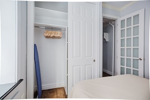 1 chambre, fer et planche à repasser, Wi-Fi, draps fournis